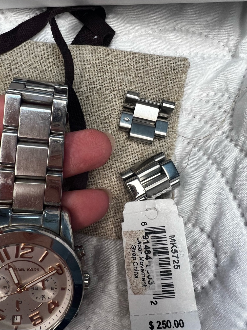 Michael Kors Women MK5725 Dress Date
Stainless Steel Quartz 42mm Watch
Silver - Picture 4 of 8